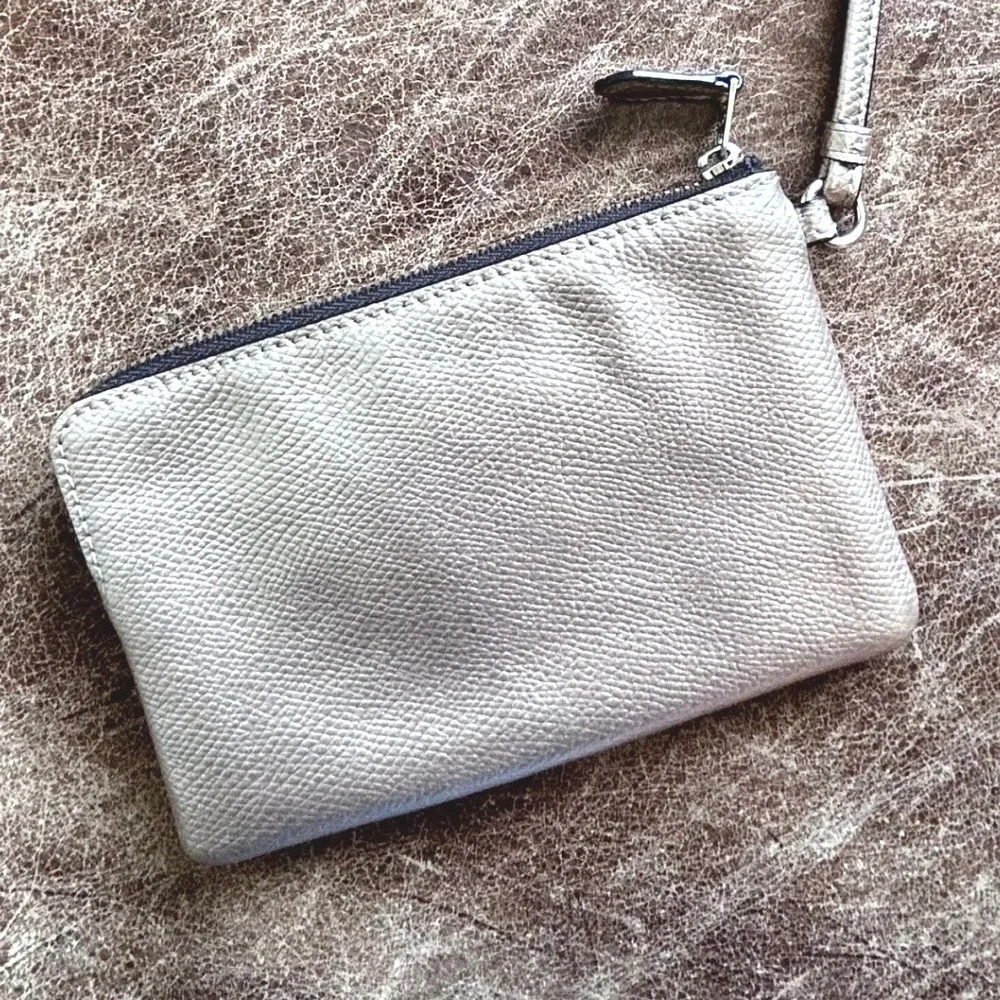 Coach Corner Zip Wristlet Metallic Silver Crossgrain Leather F54626